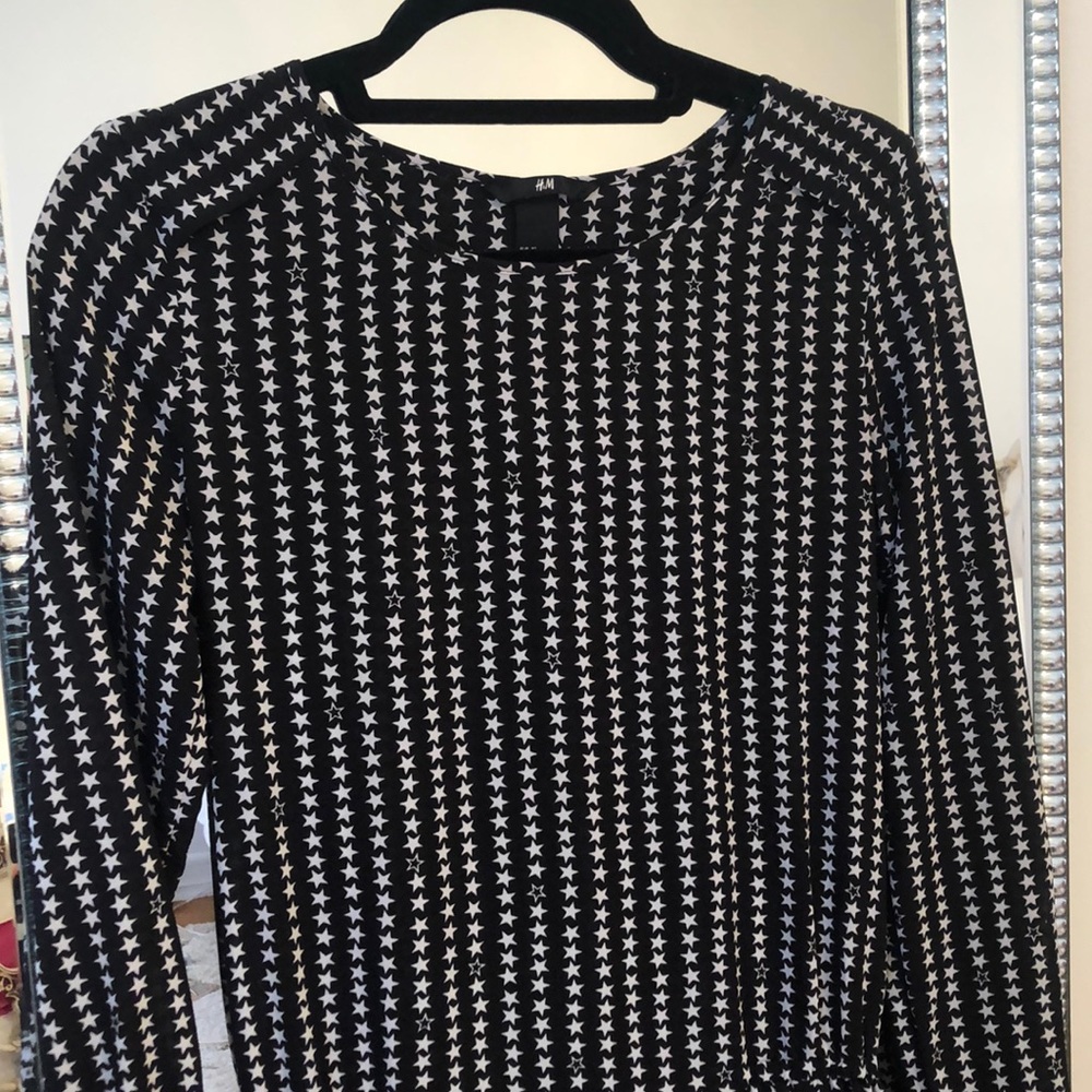 ❌ SOLD ❌ H&M • Star Pattern Cinched Dress - Picture 2 of 2